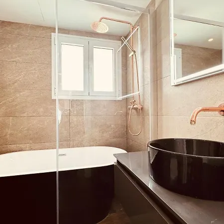 Luxury Modern Beachfront וילה *
