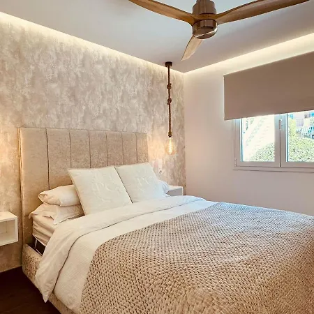 Luxury Modern Beachfront וילה