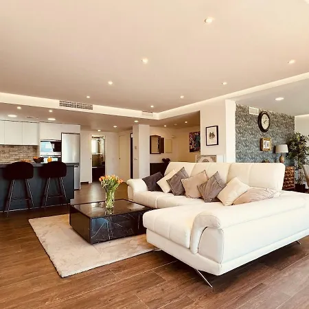 Luxury Modern Beachfront Villa