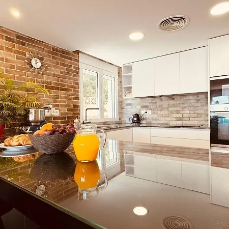 וילה Luxury Modern Beachfront מיחאס קוסטה