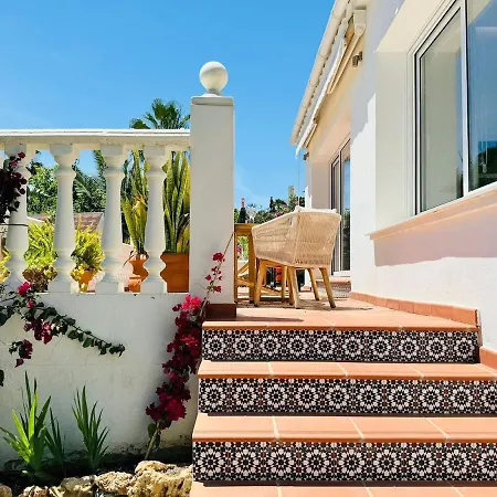 Luxury Modern Beachfront Βίλα *